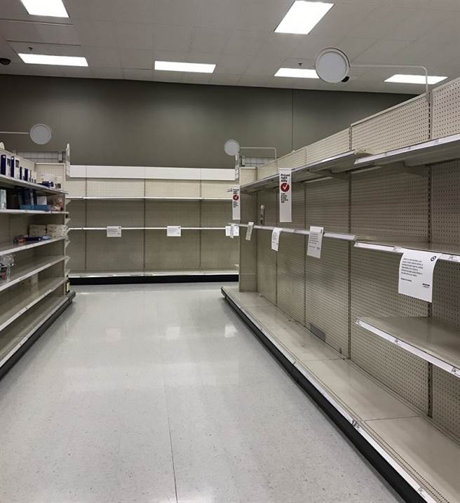 民眾疯囤物资 他曝实况：剩这种卫生纸还有(示意图/网友爱丽丝提供)