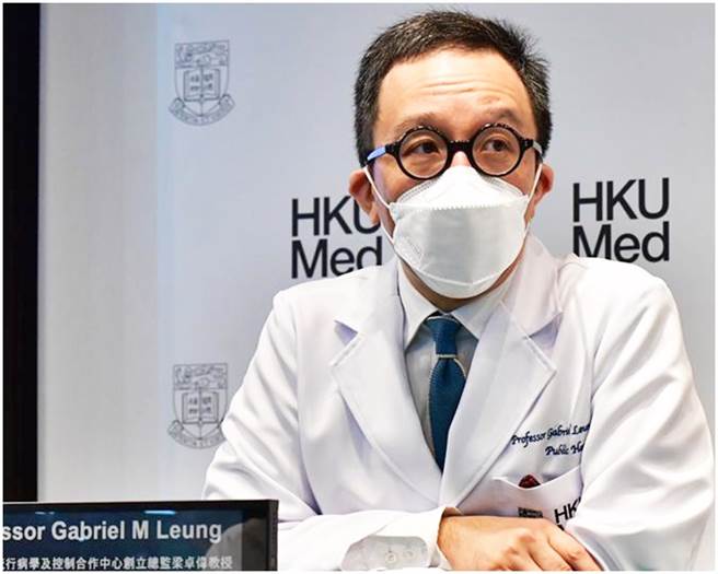 防疫专家梁卓伟（图）表示，香港连日出现输入确诊个案，疫情进入风险最高时候，大爆发或即将来临。他呼吁市民不要放松防疫，否则过去两个月的努力成果将会白费。（图／星岛日报）