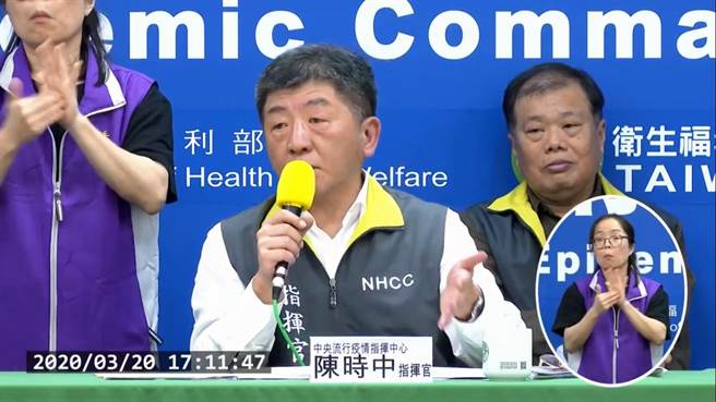 指挥官陈时中替归国留学生频缓，「想回家是自然的，但是如果现在再出国，被人骂真的就不知道该说什么了」。（疾管署直播）