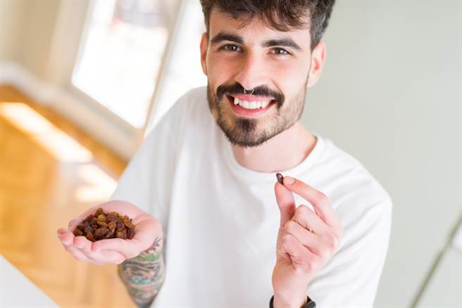 葡萄乾食用前到底该不该清洗？有果农亲自传授正确吃法。(示意图/ 取自达志影像)