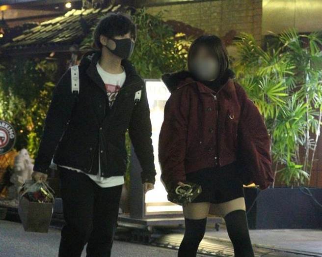 岡本信彥爆瞞婚外遇，與短髮小隻馬上酒店開房。(取自日網)