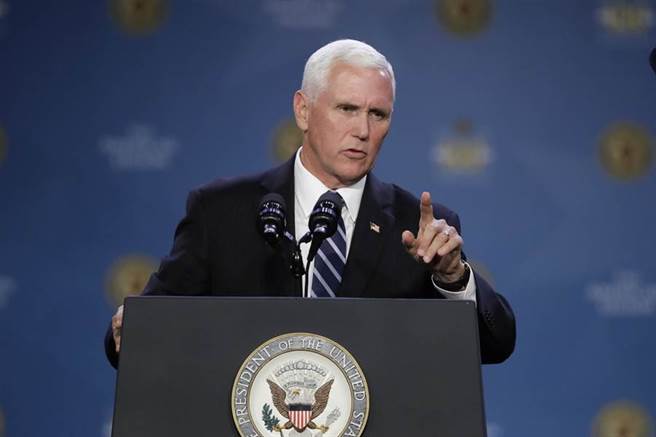 新冠病毒攻进白宫！美国副总统彭斯（Mike Pence）办公室一名职员新冠病毒确诊，彭斯与妻子的病毒检测结果出炉，两人结果都呈现阴性。（美联社）