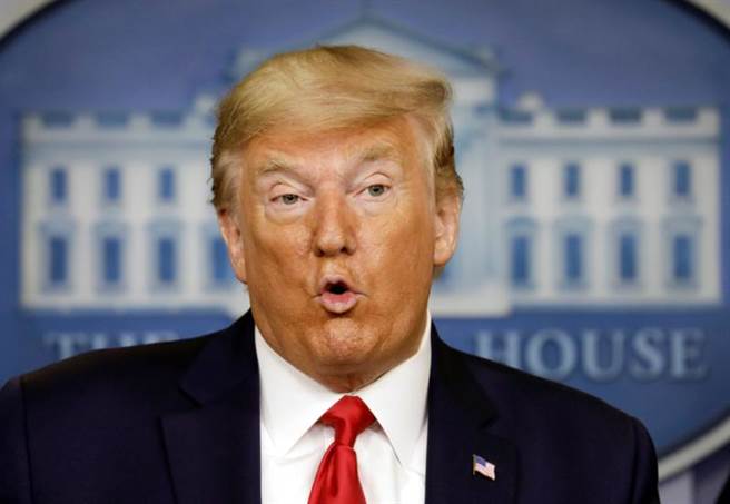 美国总统川普22日在华府就新冠肺炎疫情发表谈话。（路透）