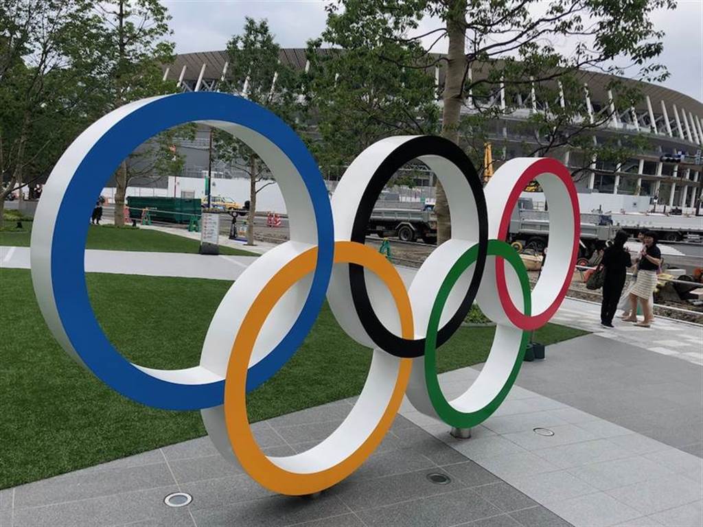 日本首相安倍晉三24日晚間與國際奧運委員會（IOC）主席巴赫舉行電話會談，傳達了日本同意東奧延期舉辦的想法。(圖為東京奧運會主場館日本國立代代木競技場，黃菁菁攝)