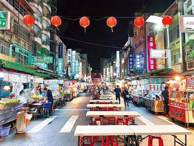 受疫情影響，高雄六合夜市一片冷清(圖片取自/中時資料庫/柯宗緯攝)