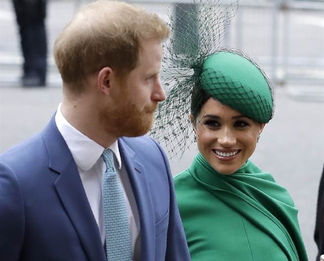 在英国新冠肺炎疫情威胁下，梅根无论如何都不让哈利返英，探视确诊的父亲查尔斯。（美联社）