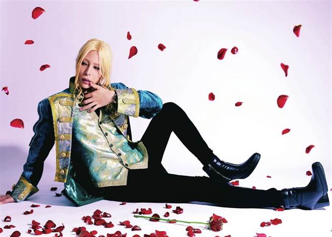 牛郎被当笑话看 他晒这张照酸民秒安静(图/台湾角川 提供)