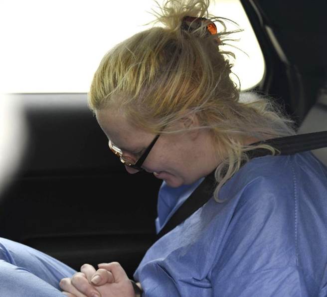 美国妇女瑟柯（Margaret Ann Cirko）因在宾州连锁杂货店内蓄意咳嗽，威胁散播新冠肺炎病毒，26日被警方逮捕。（美联社）