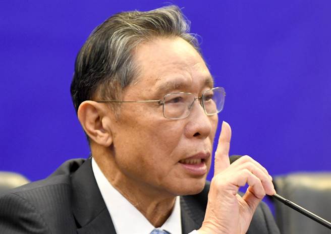 大陆中国工程院院士锺南山认为，在这么严格的防控措施之下，新增病例只会局限在很小的人群中，那就不能叫爆发。（图／中新社）