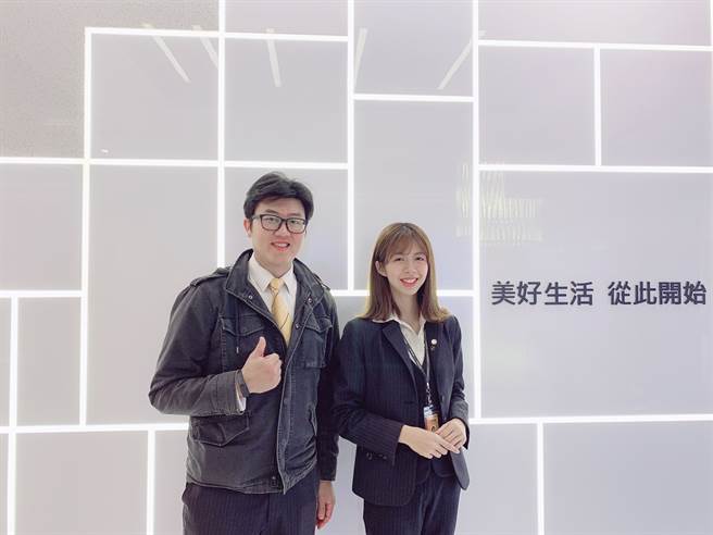 永庆的「师徒达人制」与团队合作，对洪绮霙(右)帮助很大，她非常感谢店长指导！