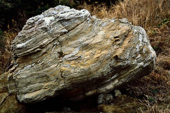 信義區驚見綁紅線神秘巨石 網揭真相(示意圖／達志影像)