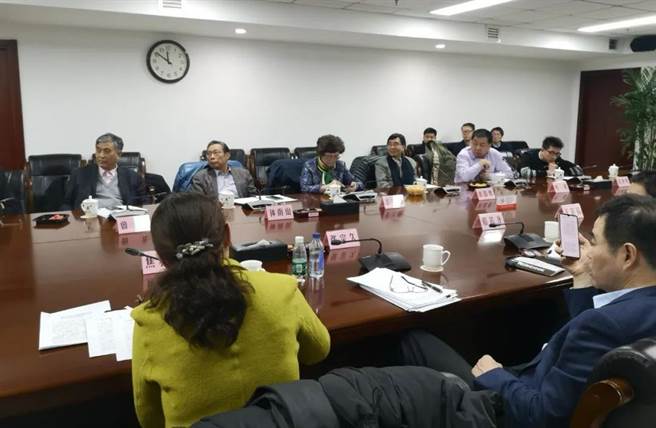 武汉新冠疫情形势急迫，大陆国家卫健委与高级别专家组1月19日连夜召开紧急会议。（图／