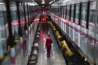 武漢地鐵重啟 首日載客超12萬乘次