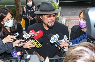 張菲神情哀痛 赴劉真靈堂致意