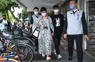 崔佩儀、林俊逸赴靈堂哀悼 「我們晚點見」