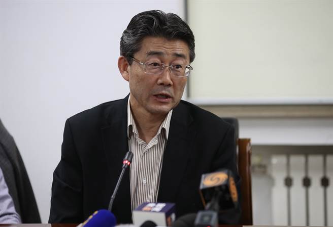 大陆疾控中心主任高福接受美国科学杂志专访时指出，美欧疫情失控最大原因是「人们没有载口罩」。（图／中新社）