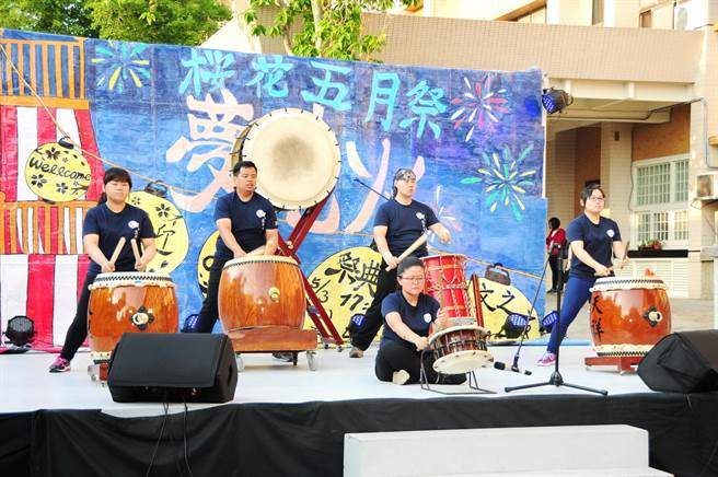 靜宜大學並成立日本太鼓社，鼓勵學生參加社團。（陳世宗攝）