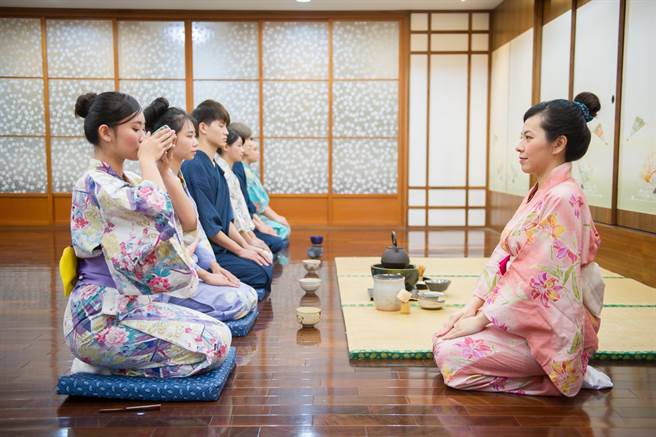 靜宜每年舉辦「櫻花五月祭」活動等，藉此提升學生學習日文的興趣。（陳世宗攝）
