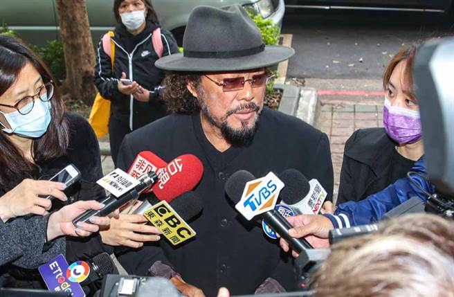 张菲赴刘真灵堂致意。（吴松翰摄）