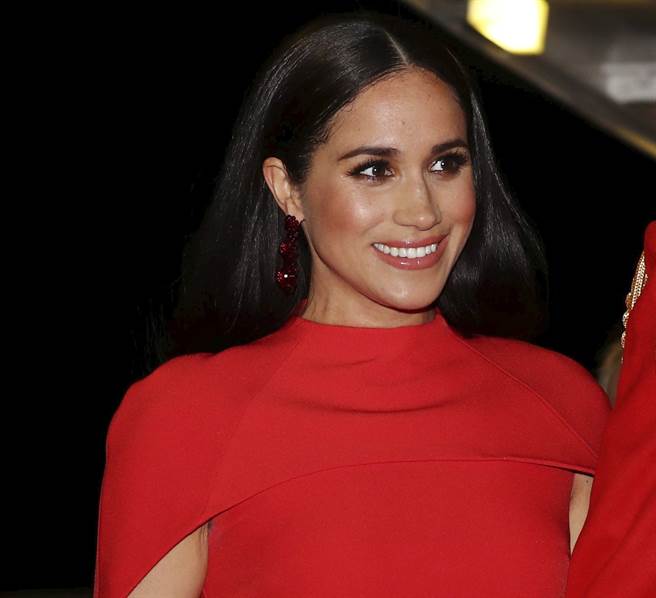 梅根與夫婿哈利3月7日在倫敦履行最後一輪王室任務的神情。（美聯社）