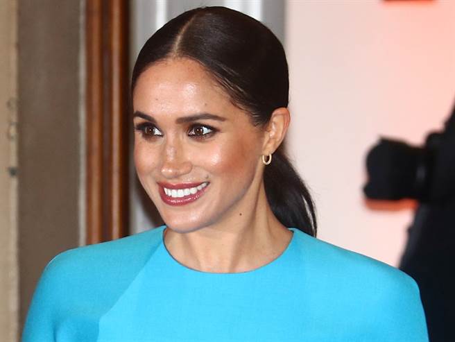 梅根（見圖）3月5日和夫婿哈利在倫敦履行最後一輪王室公務的神情。（路透）