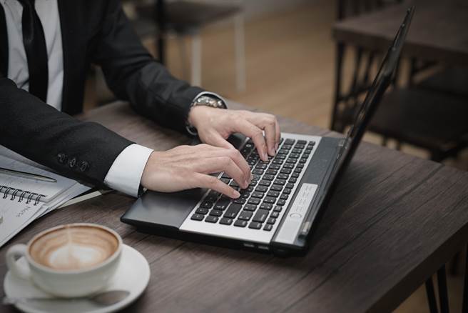 新冠肺炎疫情升温，如何让团队在远端办公也能保持效率？Google 分享六大密技。(达志影像／shutterstock提供)