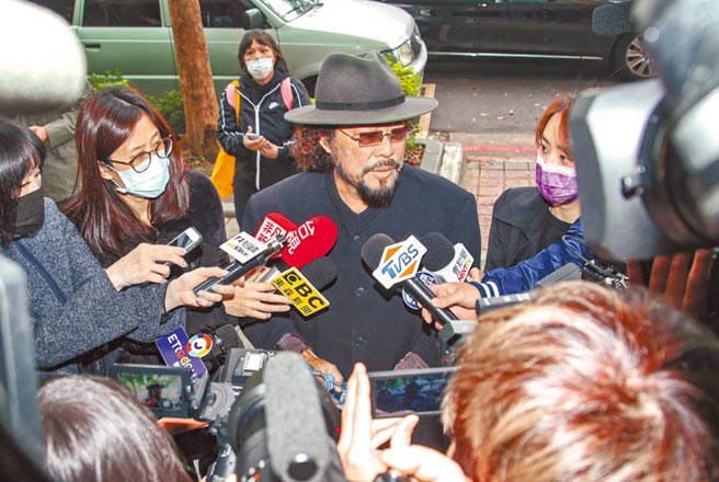 张菲昨现身刘真灵堂致哀。（吴松翰摄）