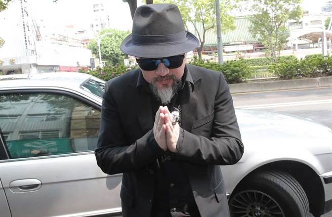 刘真火化，辛龙遵循习俗缺席，有一说是展现忠贞，此生不再娶。(卢祎祺摄)