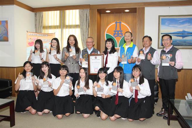 学生志愿服务示意图，非本文对象。（何冠娴摄）