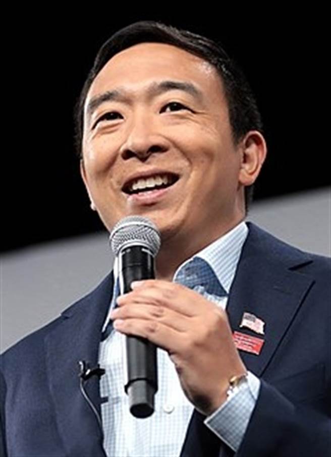 曾經參加民主黨總統初選的華裔楊安澤表示，最近幾週讓他萌生自我意識，讓他回憶起小時候亞裔遭歧視的不快經歷。（楊安澤網站）