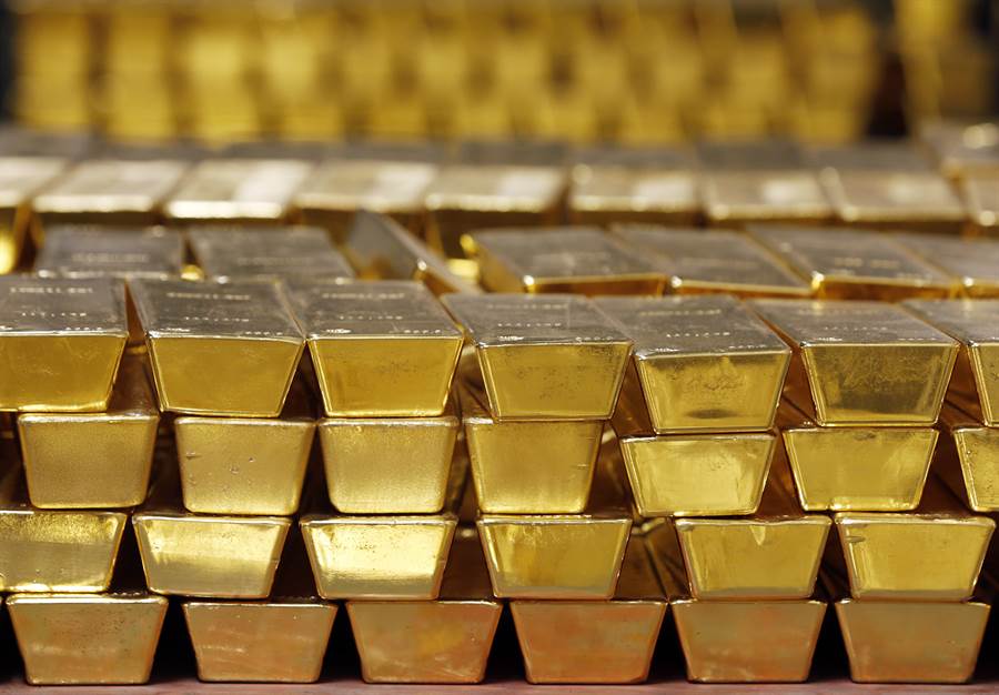 俄羅斯央行從4月1日開始停止購買黃金，讓分析師猜測該國可能轉買為賣家。圖／美聯社