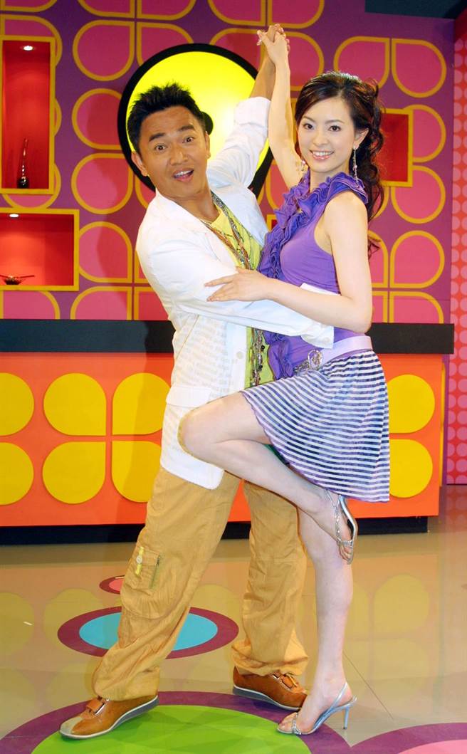 吴宗宪2005年与刘真合作主持《爱上九点半》。（资料照）