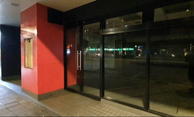 麦当劳承德三门市招牌、店内设备环境已清空。（照片/游定刚 拍摄）