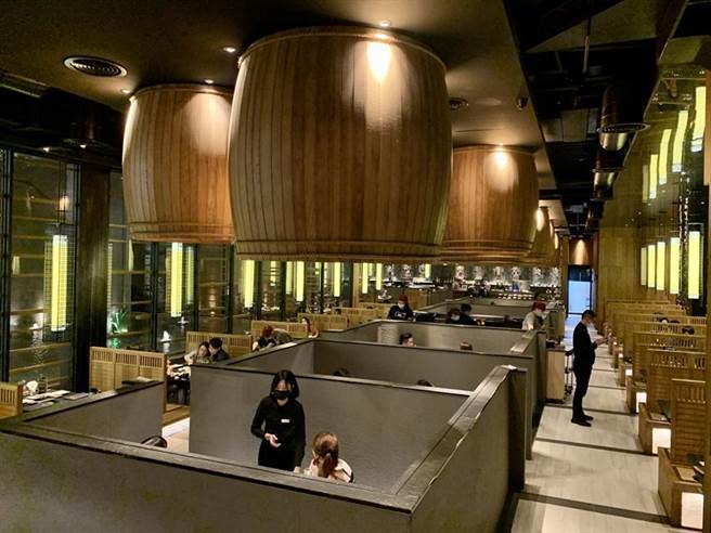 昭日堂響應餐廳防疫，原本用餐空間就是以卡式包廂或類包廂為主。（圖／業者）