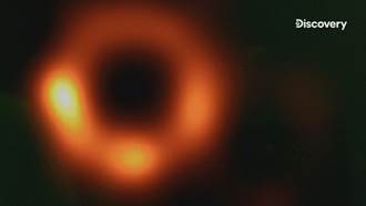驗證愛因斯坦相對論？揭秘「黑洞邊緣」竟如時光機？