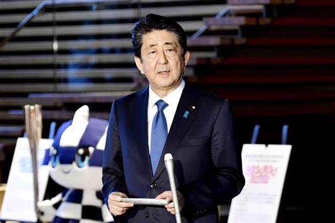 日本首相安倍晋三今（7）日将对包括东京在内等7个都府县发布为期约1个月的「紧急事态宣言」，8日起生效。（图／美联社）