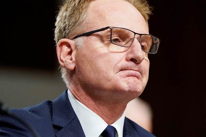 美国航空母舰罗斯福号爆出逾百船员确诊，舰长克劳齐上校向上级求援、撤离船员的求救信外泄遭拔官，美国海军代理部长莫德里（Thomas Modly）怒轰舰长是笨蛋的言论引发挞伐，莫德里于7日请辞下台。（资料照／路透社）