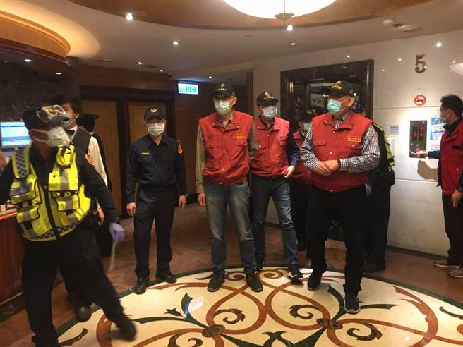 图为新北稽查KTV业者。（资料照／叶德正新北传真）