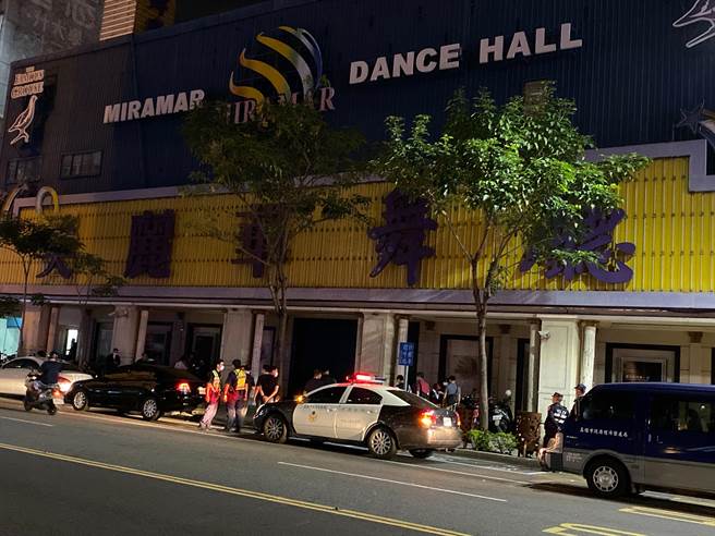 美丽华舞厅今晚也配合中央政策熄灯。（柯宗纬摄）