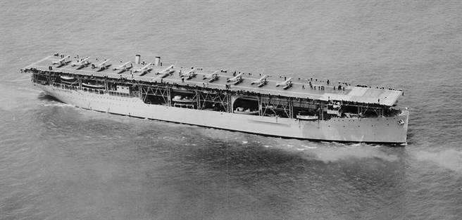 擔任水上飛機母艦的蘭利號。(圖/美國海軍歷史檔案館)