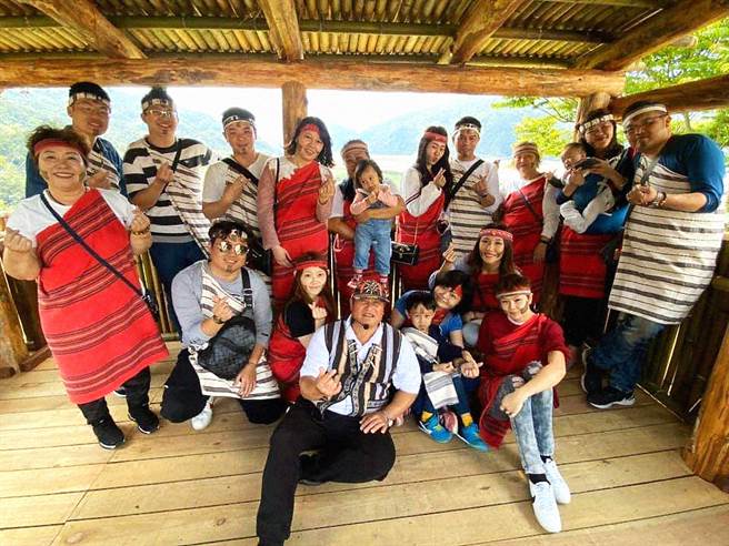 永庆不动产芦洲捷运站前加盟店全店感情融洽，常在工作之余，结伴到处旅行，享受人生。