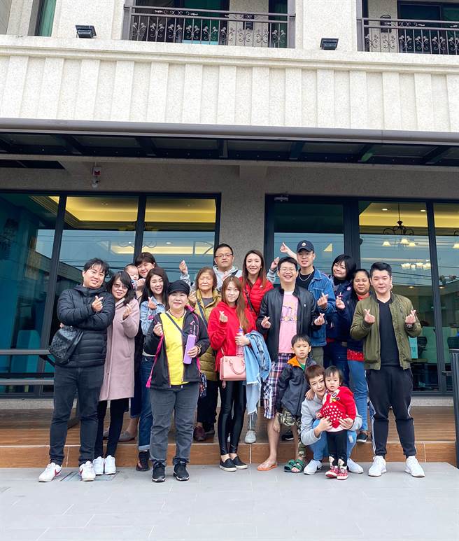 从完全无案源、无客源，到月月几乎人人签约！芦洲捷运站前加盟店已有3位同仁收入破２百万，连没有房仲经验的新人都能够连续6个月成交6间。