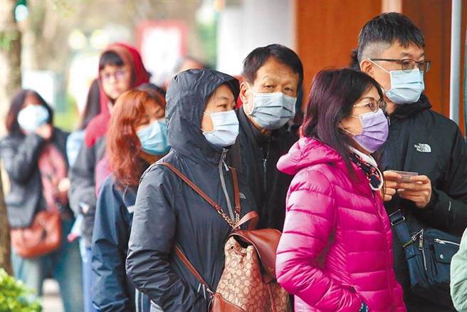 陈时中今天在记者会上指出，近期口罩配送量已大于总人口数，建议可于下周四再购买，就能轻松买到 (图／本报资料照)