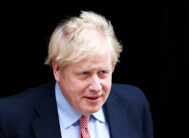 英国首相强生感染新冠肺炎后，9日终于离开加护病房，并且激动向医护人员致谢，称「欠大家一条命」。（资料照／路透社）