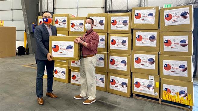 台湾捐赠的10万副N95口罩10日已抵达美国科罗拉多州丹佛市，共和党籍友台参议员贾德纳（Cory Gardner）先前表示，收到台湾口罩感动到哭了。（图／中央社）