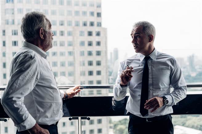 职场不抽菸惨被边缘？网揭黑暗现实面(示意图／达志影像)