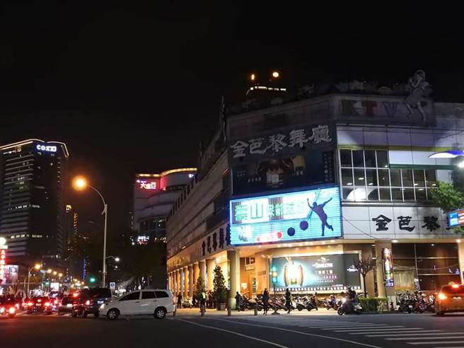 高雄金芭黎舞厅那位染疫台商，住院近80天，创下因新冠肺炎住院最久纪录。（柯宗纬摄）