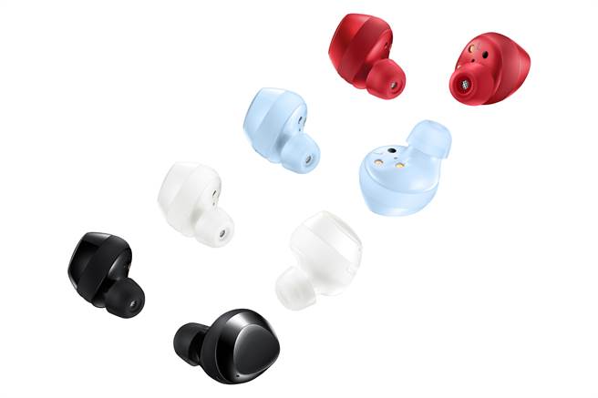 Galaxy Buds+具备AKG调校高低音双动态扬声器、降噪三麦克风以及22小时续航力。(台湾三星提供／黄慧雯台北传真)
