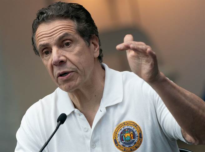 纽约州州长古莫（Andrew Cuomo）3月27日在纽约市召开记者会的资料照。（路透）
