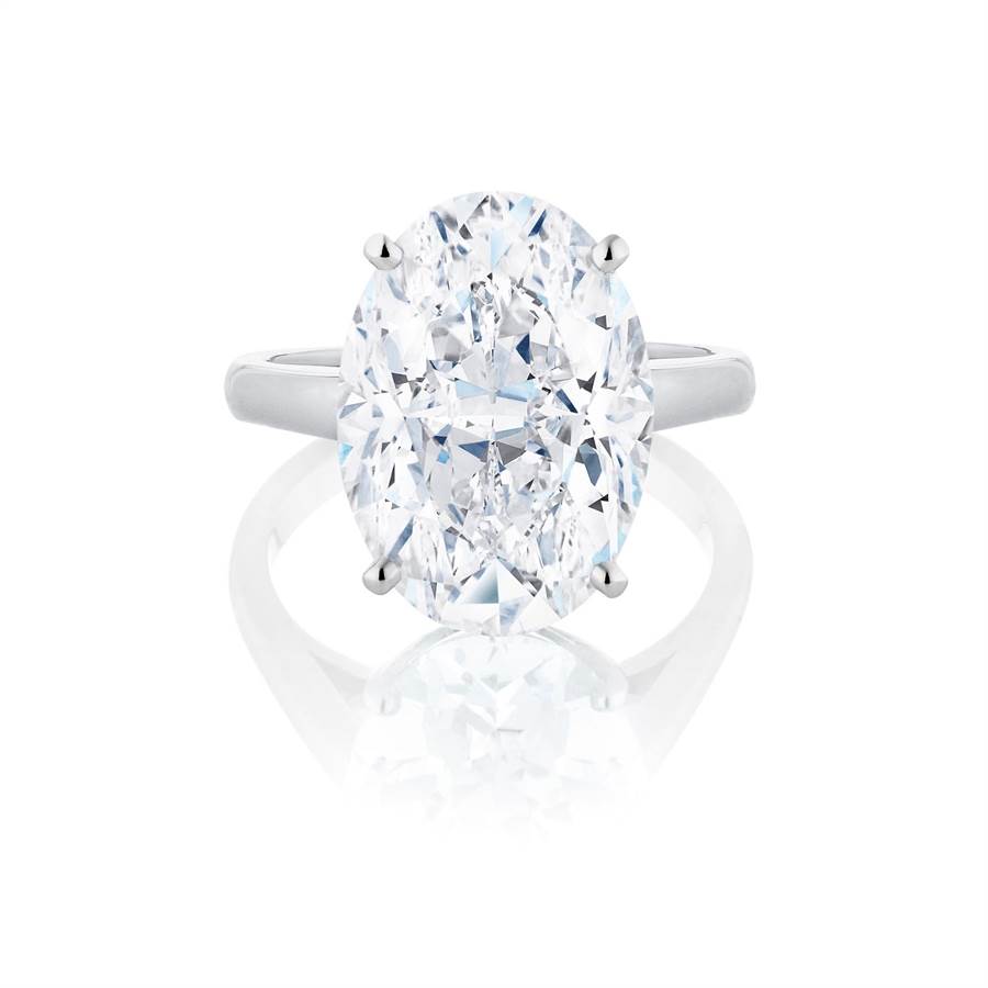 De Beers DB Classic橢圓形切割鑽戒，主鑽15.89克拉，Type IIa等級，約1.4億元，是珠寶展最貴的一件作品。（De Beers提供）